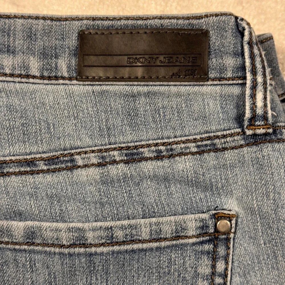 DKNY Jeans Bleecker Boyfriend Light Wash Denim Jeans Size 8‎